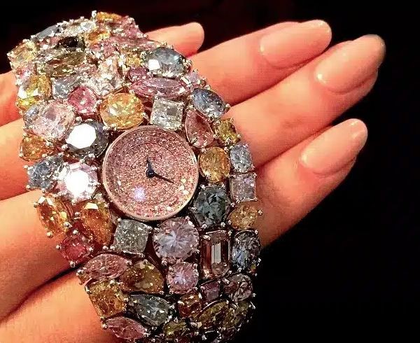 અંબાણી પાસે પણ નહીં હયો આ ઘડિયાળ