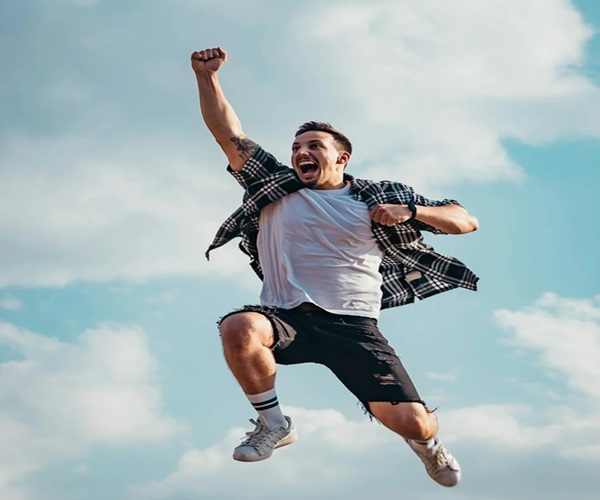 આદત હૈ જીત કી