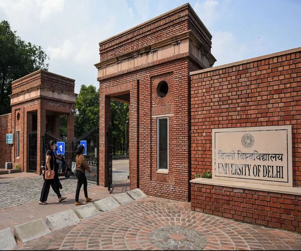 શાહરૂખ ખાન, બચ્ચને કર્યો છે અહીંથી અભ્યાસ