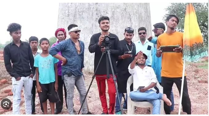 આ તો ગજબનું ગામ... ઘરે ઘરે યુટ્યુબર અહીં