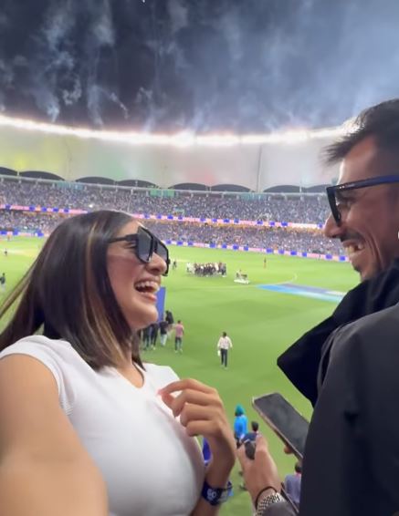 ફિર એક દિન અપને મહોલ્લે મે ઐશ્વર્યા આઈઈ...