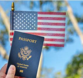 ગ્રીન કાર્ડ ધારકોને અમેરિકા કરી રહ્યું છે વધુ સવાલ