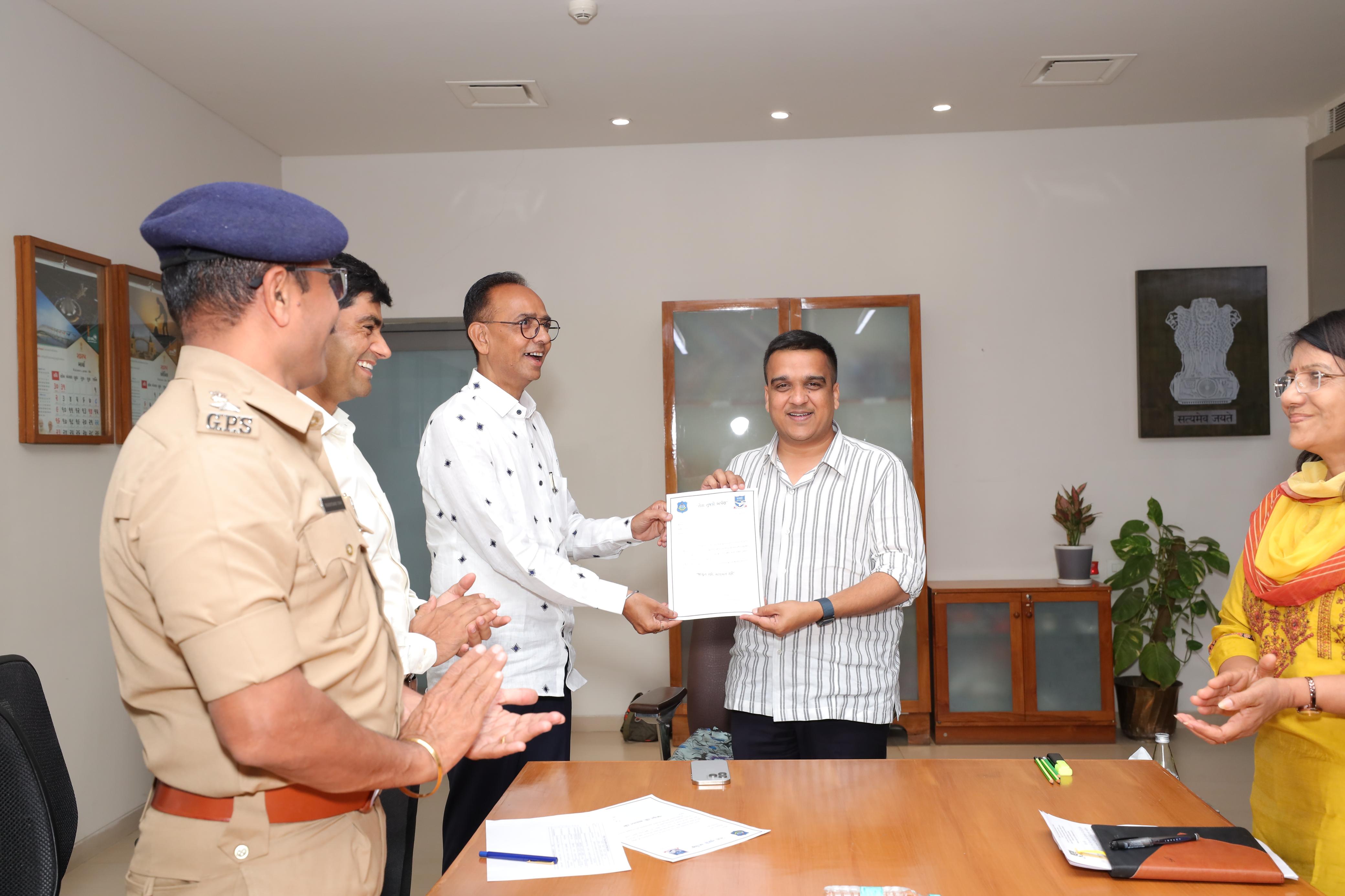 'તેરા તુજકો અર્પણ’ :