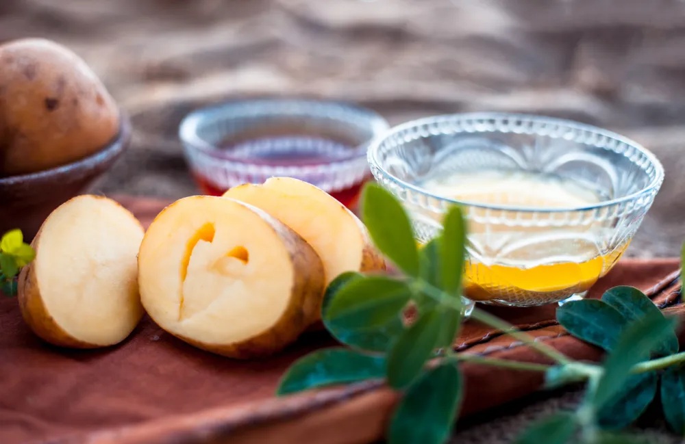 Beauty Tips:  બટેકાથી ચમકી જશે તમારી ત્વચા