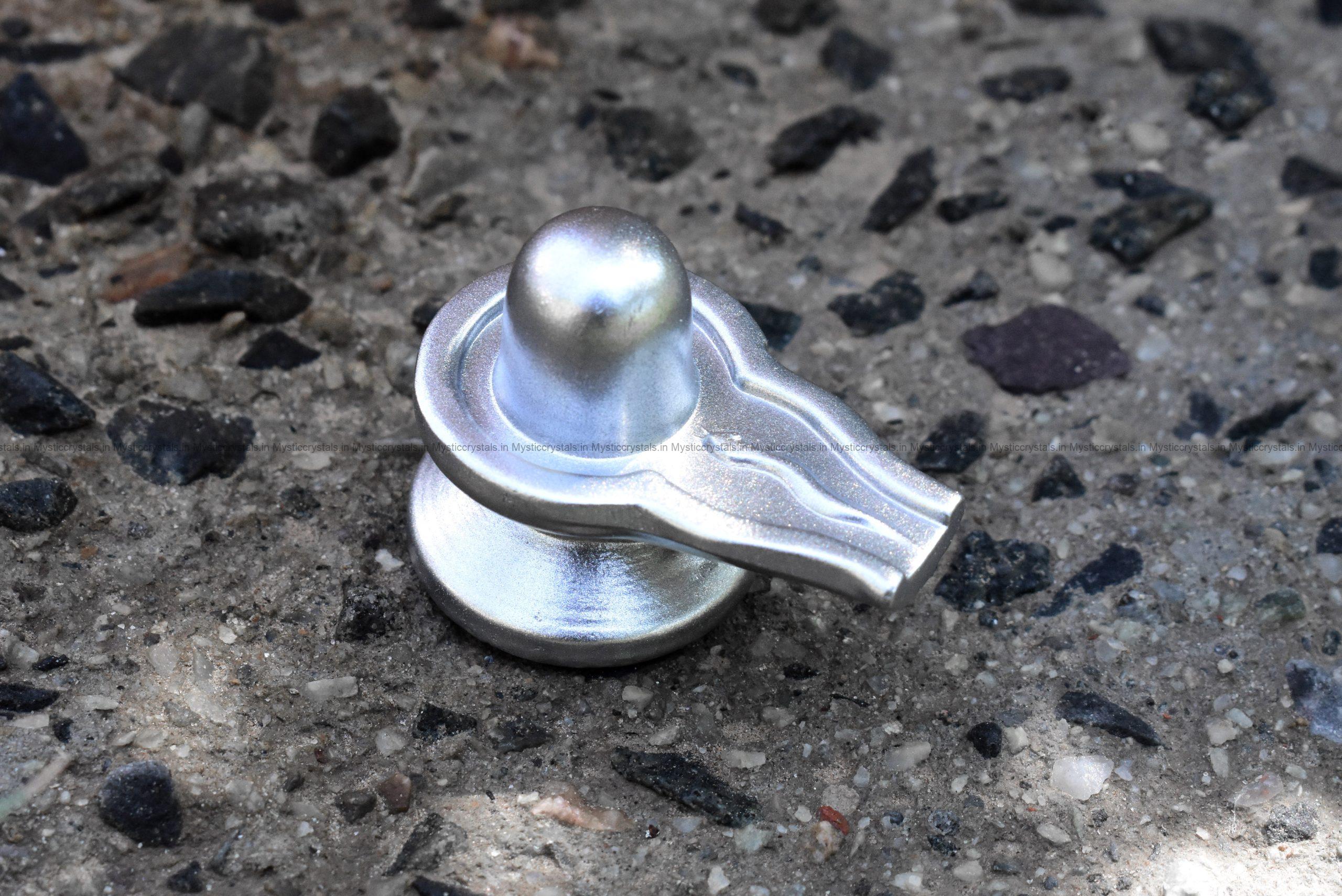 Vastu Tips: શું ઘરના મંદિરમાં શિવલિંગ રાખવુું જોઈએ?