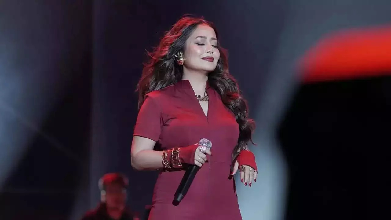 નેહા કક્કર પૈસા લઈ ભાગી ગઈ