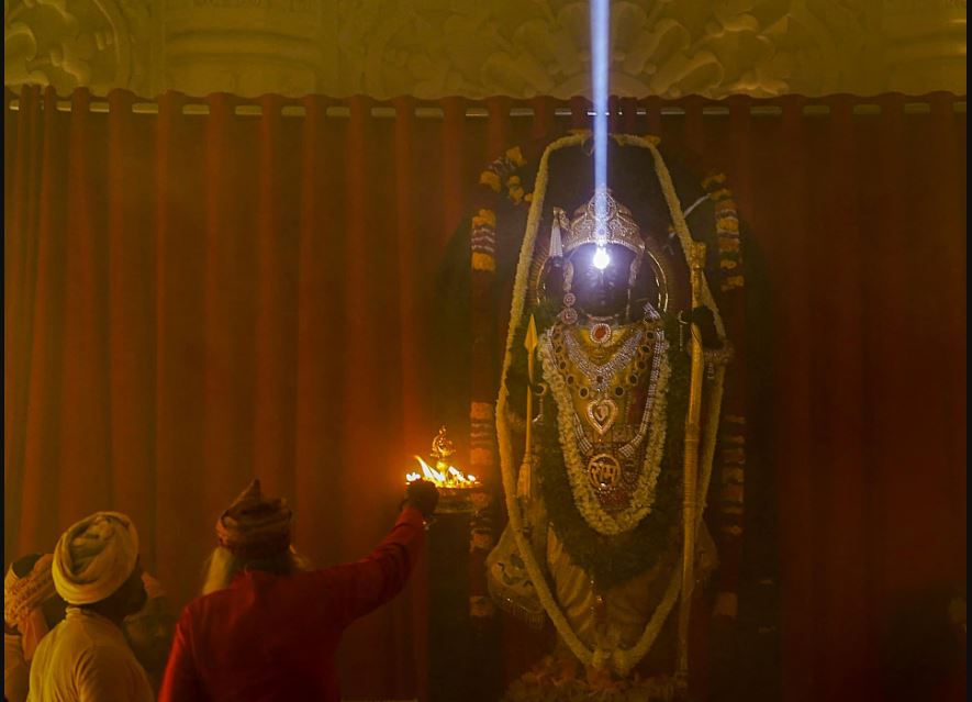 અયોધ્યામાં રામ લલ્લાને સુર્યાભિષેક