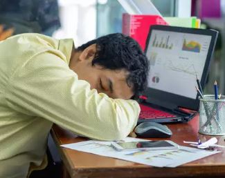 શું બપોરે ઉંઘવુ ખરેખર લાભદાયક છે કે નહીં?