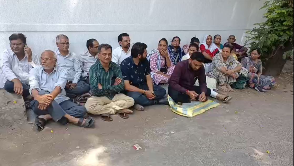 સુરતમાં હીરા વેપારીઓનાં ઘરણા