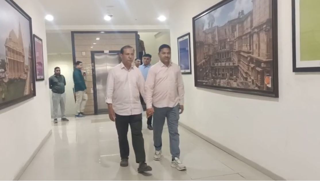 15 લાખની લાંચ લેતા કોલેજનાં પૂર્વ ડીન ACBનાં સકંજામાં,