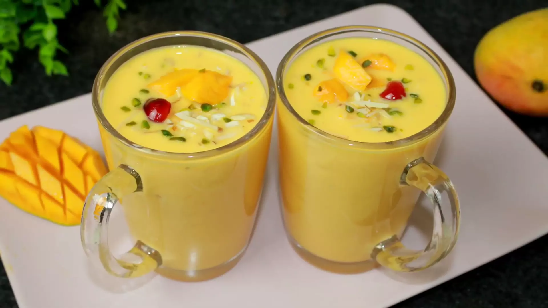 આ લોકોએ ભૂલથી પણ ન પીવો જોઈએ મેંગો શેક