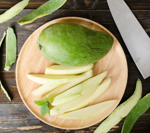 ગરમીમાં કાચી કેરી કેમ ખાવી જોઈએ?