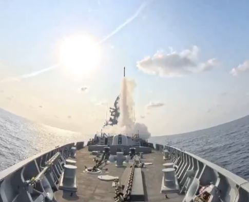 યુદ્ધના એંધાણ વચ્ચે અરબ સાગરમાં રીતસર શક્તિપ્રદર્શન