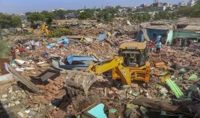 ચંડોળા તળાવમાં કાટમાળ દૂર કરાયો