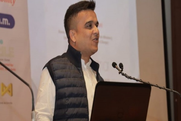 ઈ-મેઈલનાં માધ્યમથી પ્રશ્નોનું નિવારણ કરતા મંત્રી હર્ષ સંઘવી