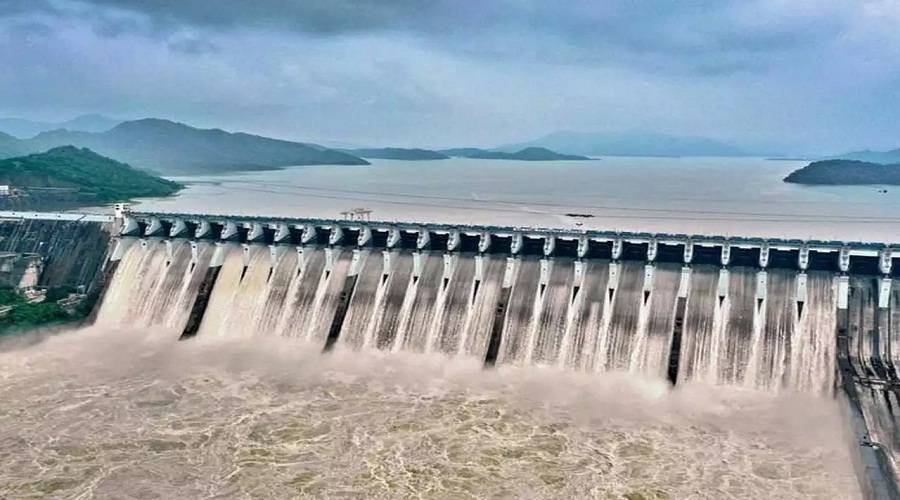 સરદાર સરોવર ડેમ ટોપ પર અચાનક આગ લાગી,