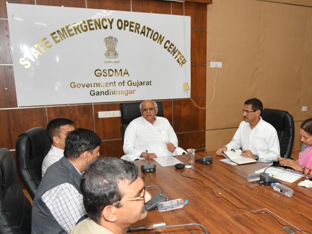 પ્રવર્તમાન પરિસ્થિતિમાં રાજ્ય સરકારના તમામ અધિકારીઓ-કર્મચારીઓની રજા રદ