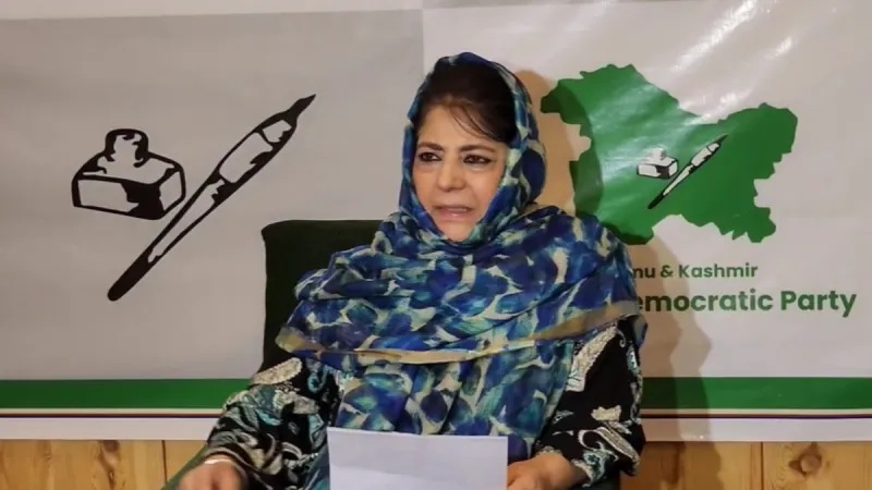 જમ્મુ-કાશ્મીરમાં વધી રહેલા તણાવ વચ્ચે મહેબૂબા મુફ્તીએ રડીને કહ્યું