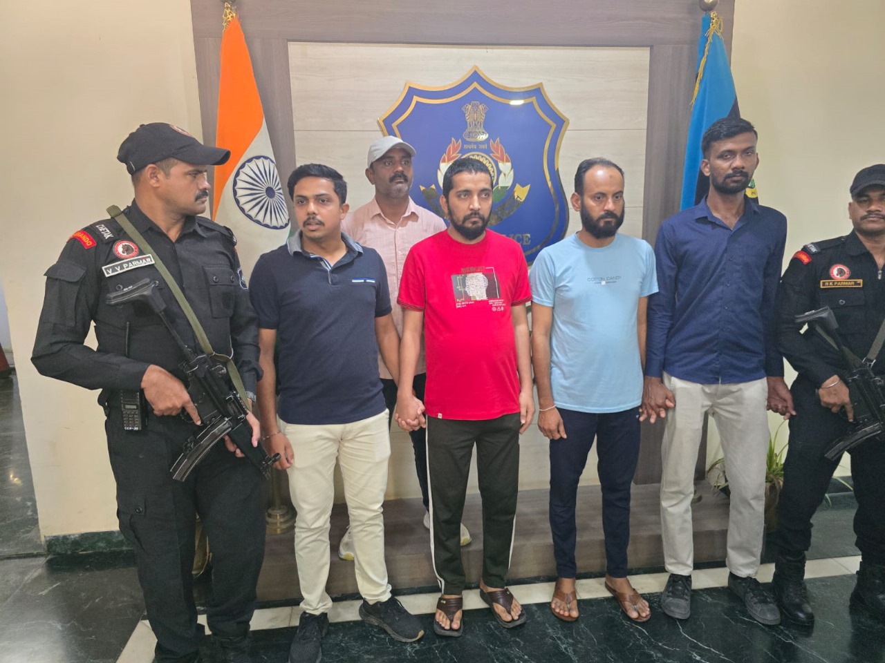 બાંગ્લાદેશીઓને ભારતના દસ્તાવેજો બનાવી આપવાનું કૌભાંડ!