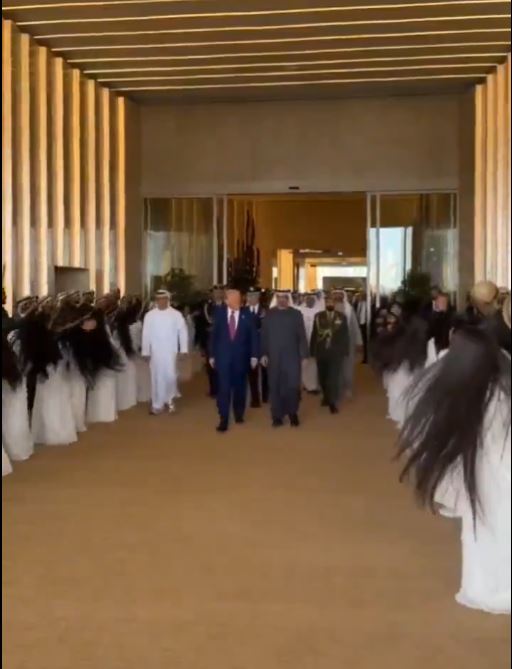 ડોનાલ્ડ ટ્રમ્પના સ્વાગતમાં શું કરી હતી યુવતીઓ?