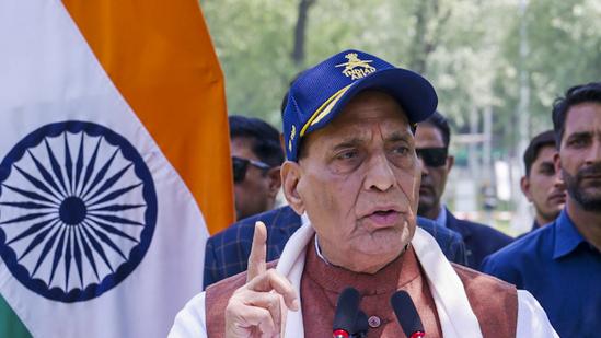 "યે તો ટ્રેલર હૈ, પિક્ચર અભી બાકી હૈ" ભૂજથી રક્ષામંત્રીનો હુંકાર!