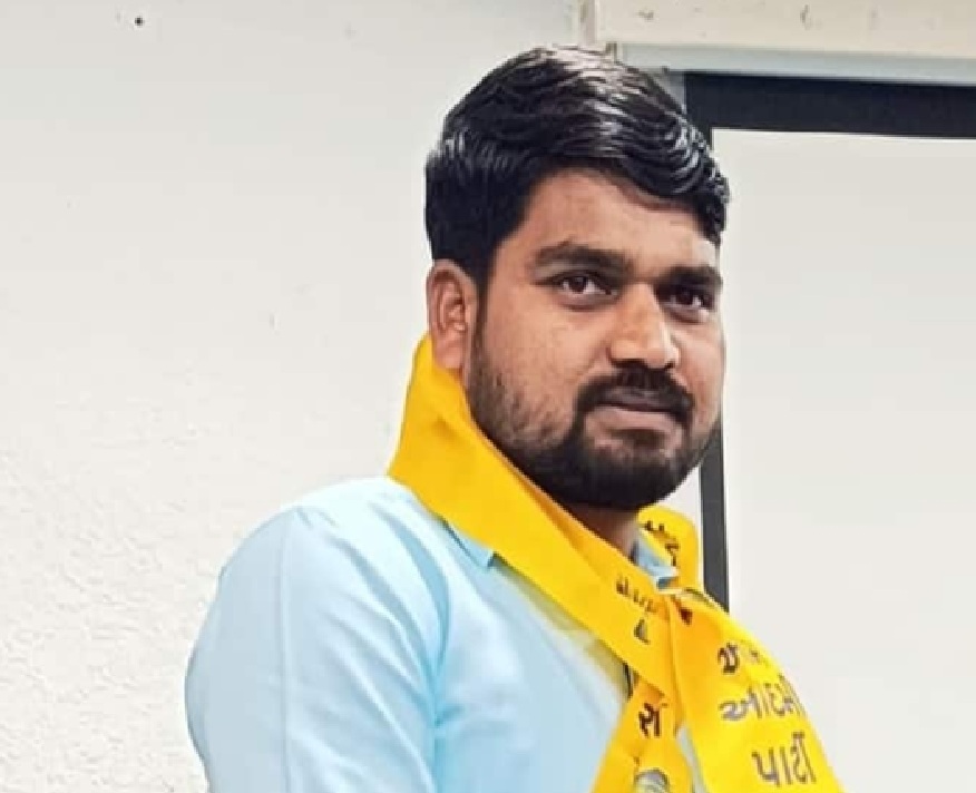 'ચેરમેન હસમુખ પટેલની માનસિકતા જાતિવાદી છે'