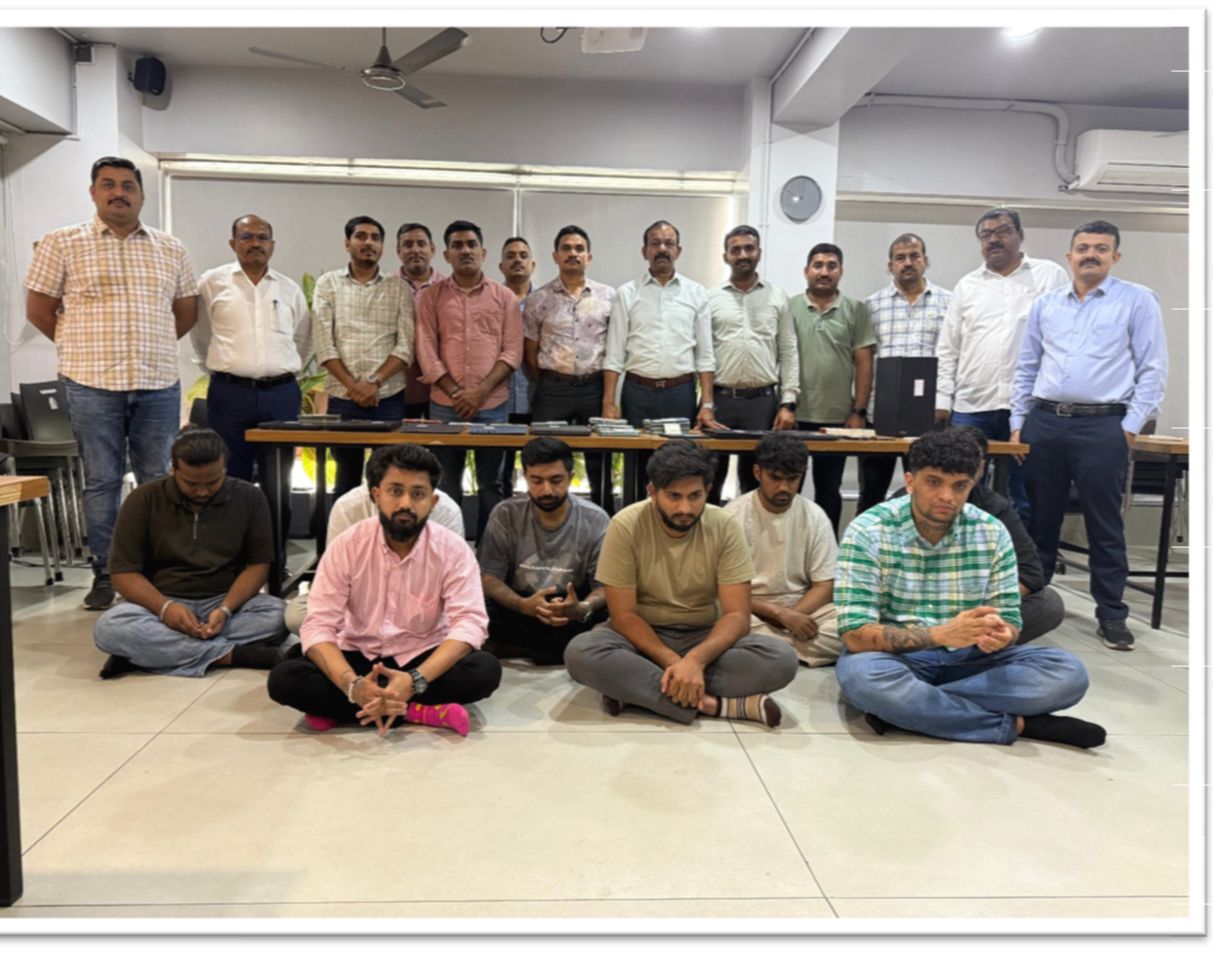 પરફ્યુમની આડમાં પોર્નનું વેચાણ