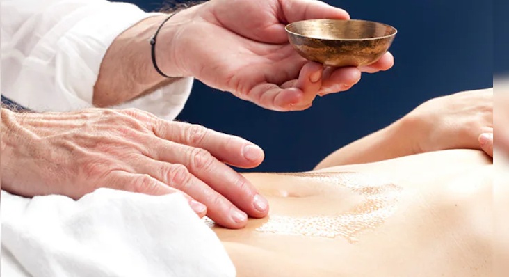 28 દિવસ સુધી સૂતા પહેલા નાભિમાં લગાવો આ તેલ