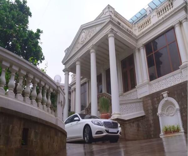 47 વર્ષ પહેલાં કેવુ લાગતુ હતું શાહરૂખનું ઘર 'મન્નત'