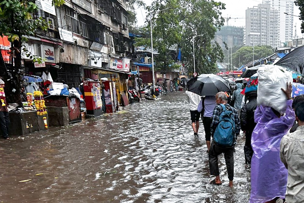 ભારે વરસાદને કારણે મુંબઈના હાલ-બેહાલ