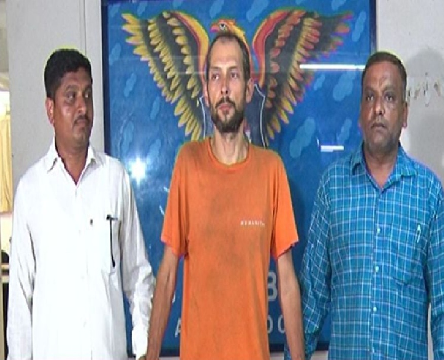 અમદાવાદ એરપોર્ટ પર બાંગ્લાદેશી હિન્દુ નાગરિક ઝડપાયો!