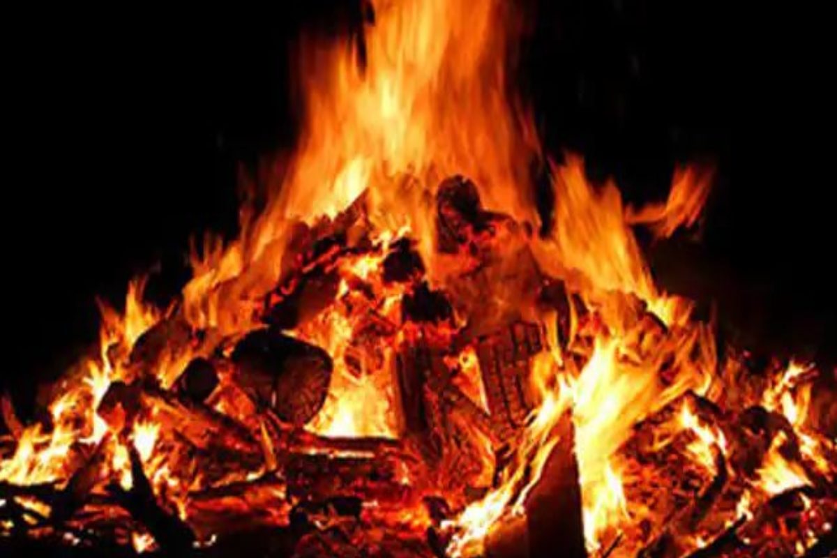 સાત દિકરીઓએ પિતાને કાંધ આપીને કર્યા અગ્નિસંસ્કાર!