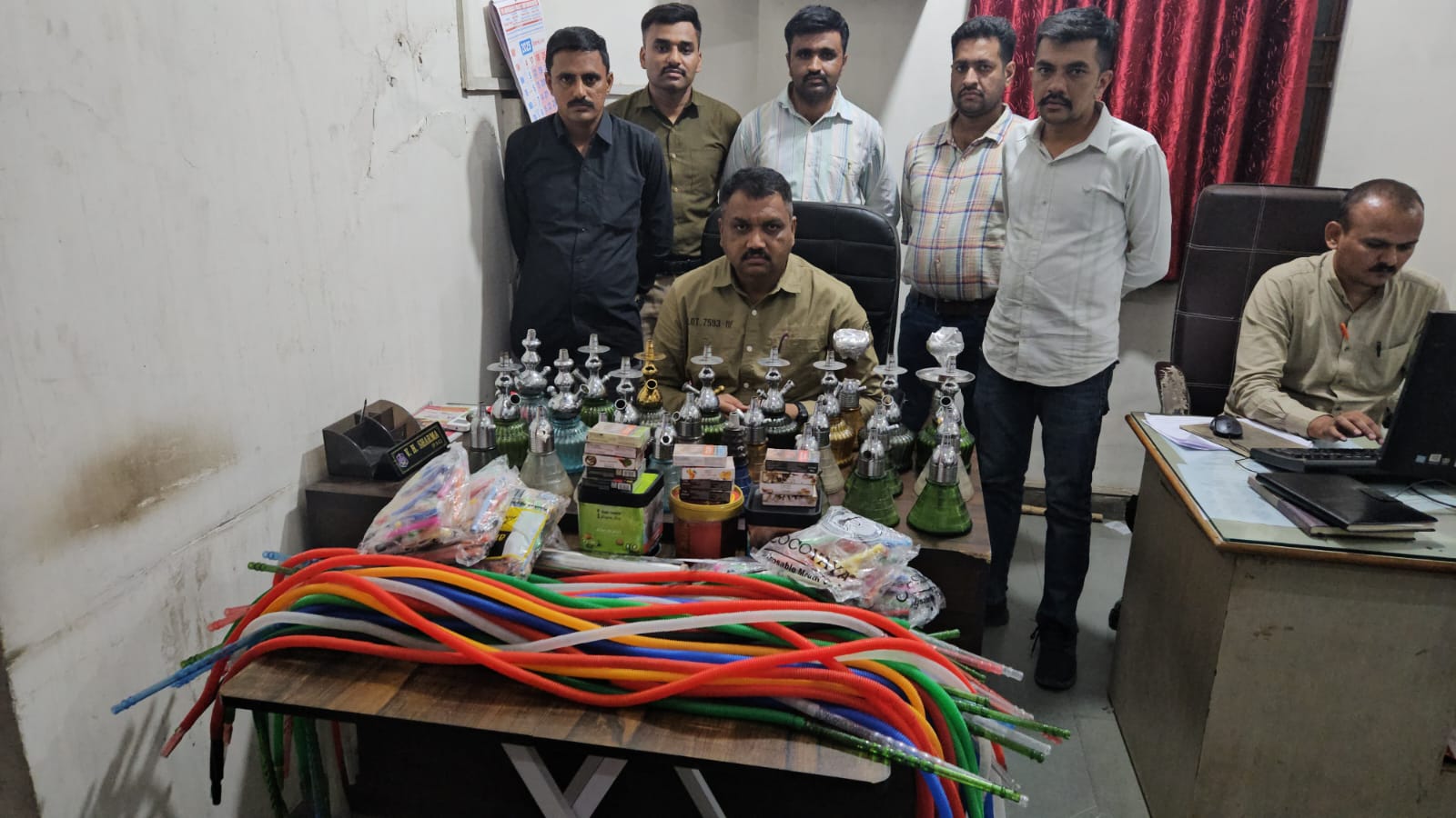 કેફેમાં ચાલતા ગેરકાયદે હુક્કાબાર પર તવાઈ