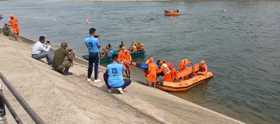 સાબરમતી નહેરમાં યોજાઈ અનોખી મોકડ્રીલ