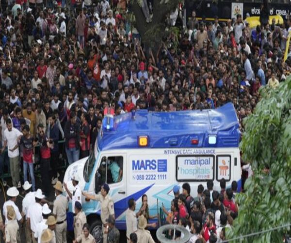 ચિન્નાસ્વામી સ્ટેડિયમ બહાર મોતનું તાંડવ