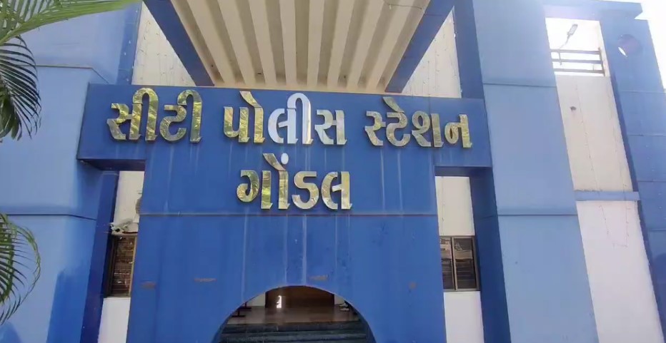 શાળાના વોટ્સએપ ગ્રુપમાં અશ્લીલ ફોટા વાયરલ