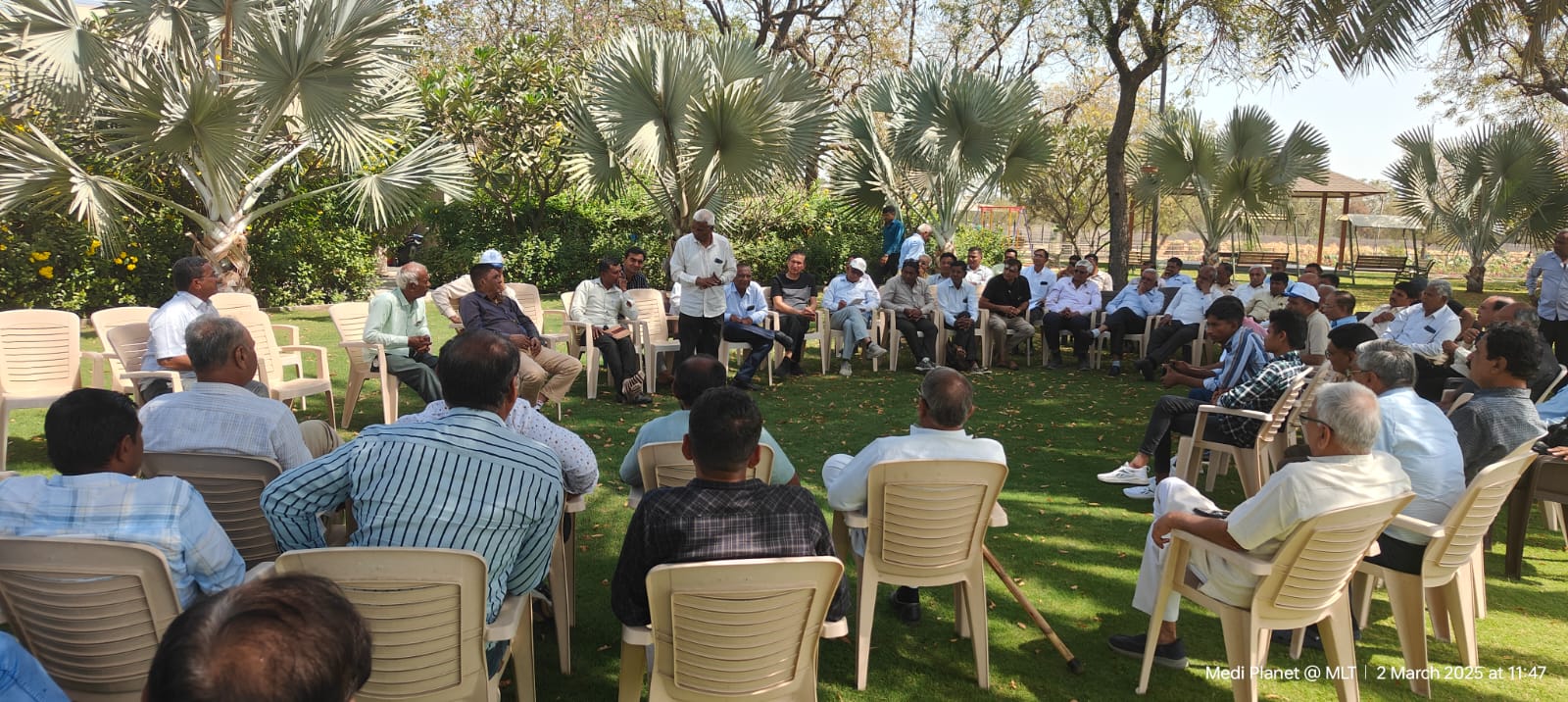 રાષ્ટ્રની રક્ષા માટે બ્લેક કમાન્ડો ખેડૂતોની સહાય માટે ગ્રીન કમાન્ડો