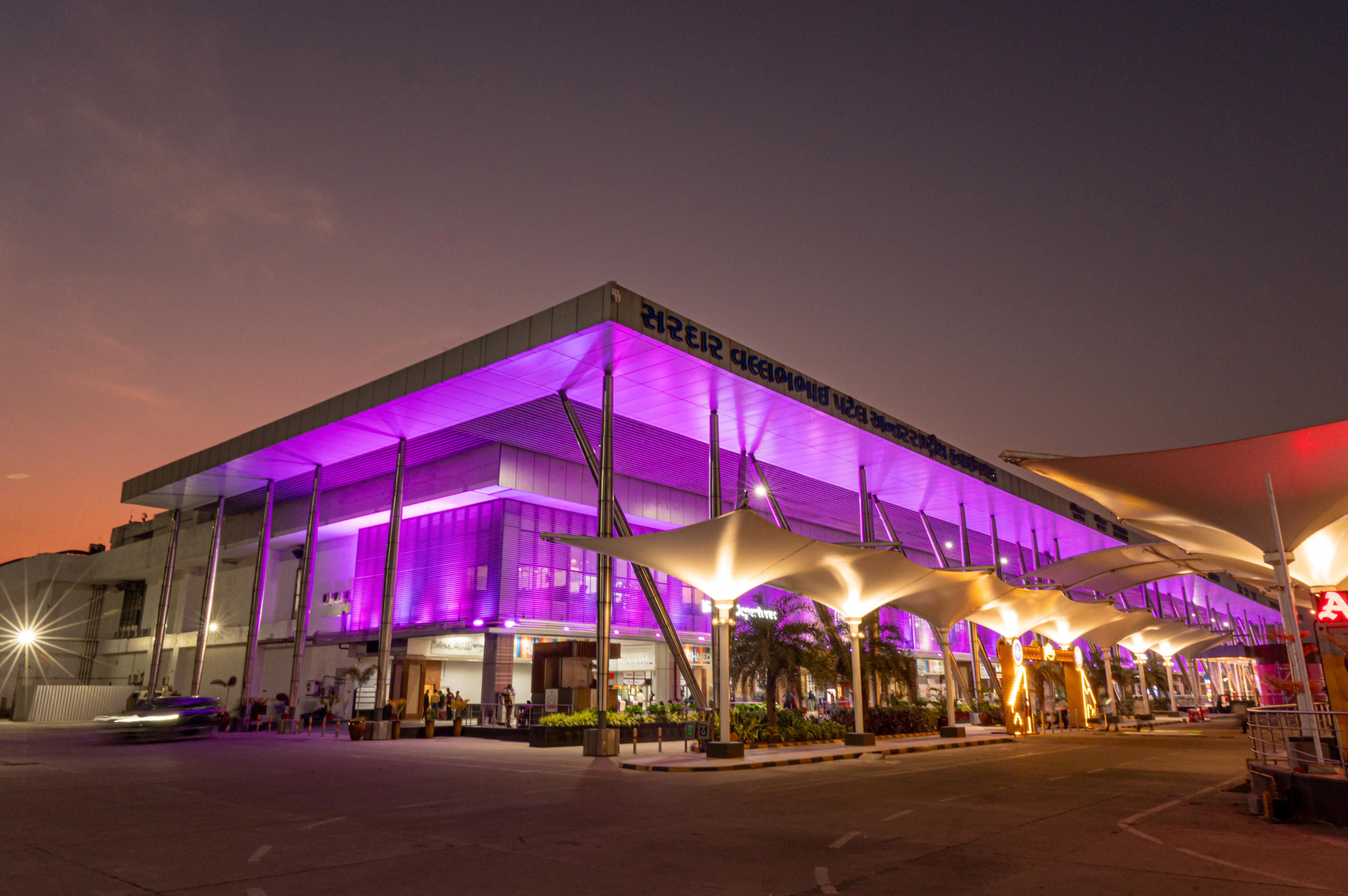 અમદાવાદ એરપોર્ટ પર મુસાફરોને મળશે હાઇટેક સુવિધા