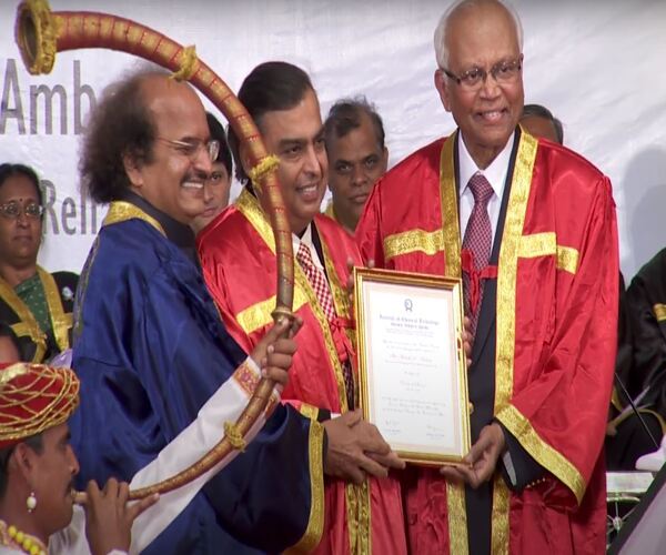 મુકેશ અંબાણીએ આપી 151 કરોડની ગુરુ દક્ષિણા