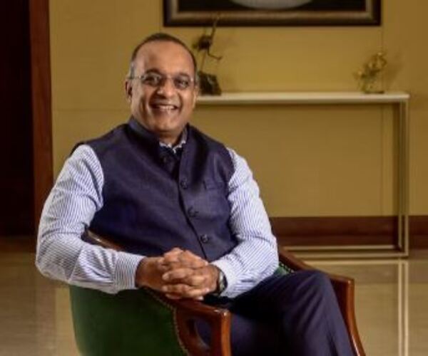 HDFC બેંકના CEOને સસ્પેન્ડ કરવાની ઉઠી માગ