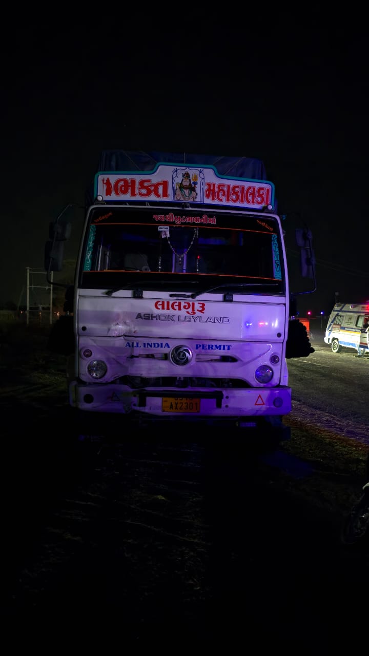 પૂર ઝડપે આવતા ટ્રકે  બાઈક ચાલકોને ફંગોળ્યા