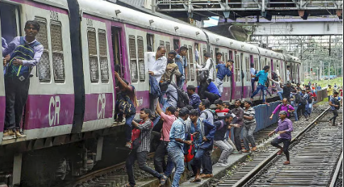 Mumbai Train Accident: મુંબઈના મુંબ્રામાં મોટી ટ્રેન દુર્ઘટના!