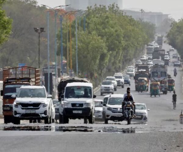 ગરમીથી તપતા રસ્તા પર વાહન ચલાવતા ચેતજો
