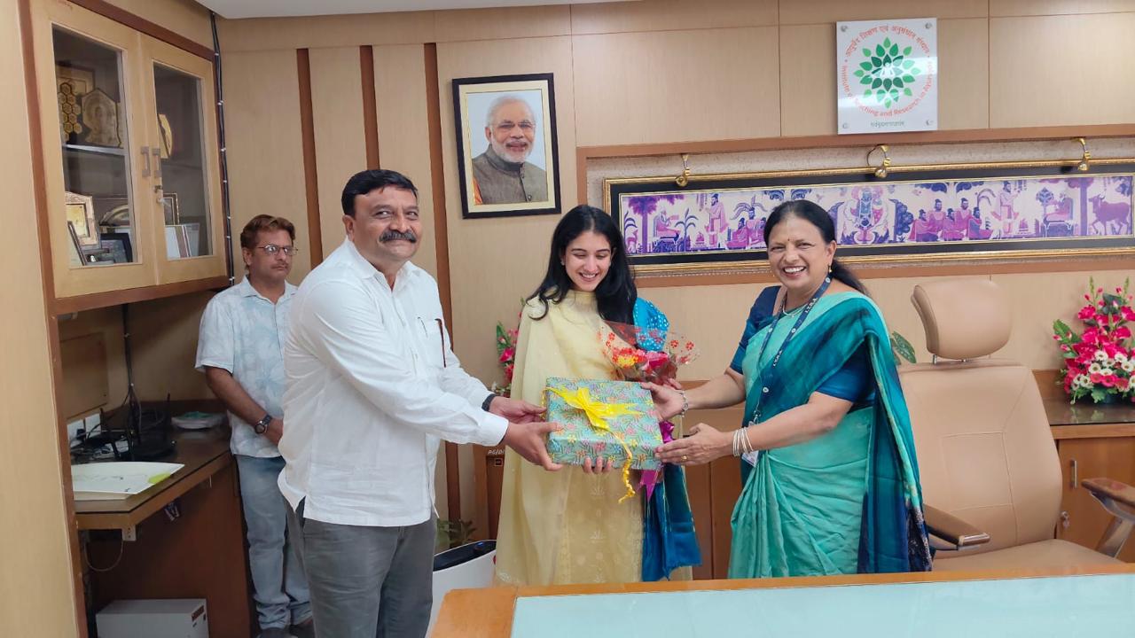 અંબાણી પરિવારના પુત્રવધુ રાધિકા મર્ચન્ટે ITRAની લીધી મુલાકાત