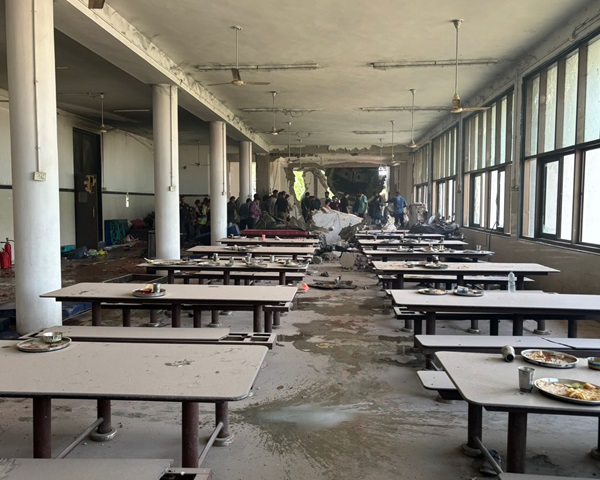 ડોક્ટરો જમતા હતા અને કાળ બનીને આવ્યું પ્લેન