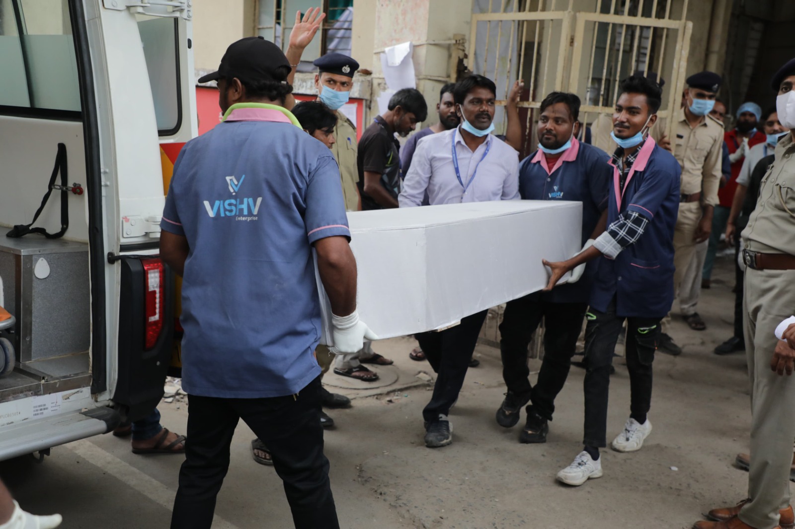 સિવિલ હોસ્પિટલમાં 80 ડોક્ટર્સની ટીમ ખડેપગે