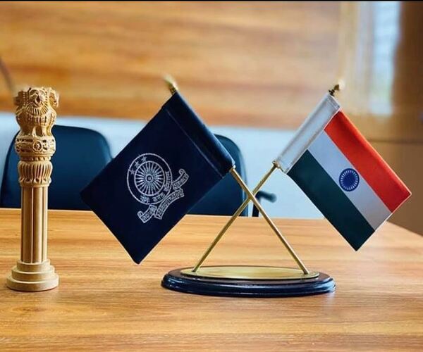 ગુજરાતમાં 13 IAS અધિકારીઓની બદલી