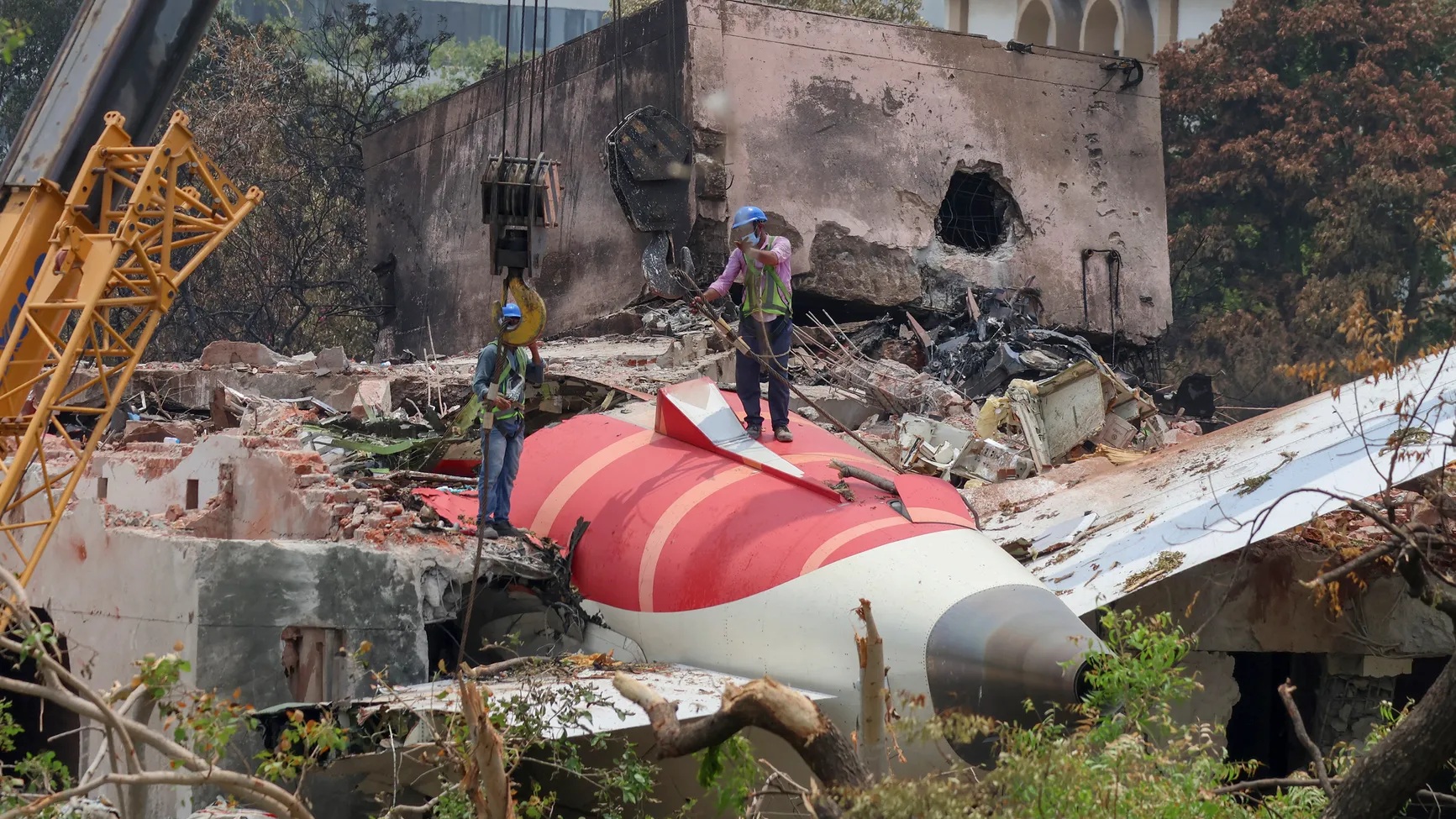 પ્લેન ક્રેશની દુર્ઘટના બાદ તંત્ર સફાળું જાગ્યું