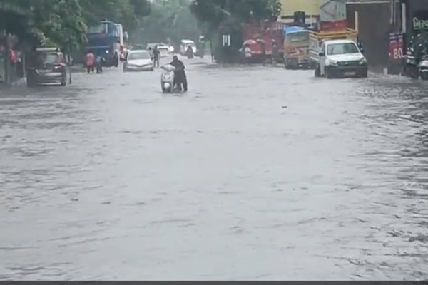 સુરતમાં ભારે વરસાદથી લોકોના હાલ-બેહાલ