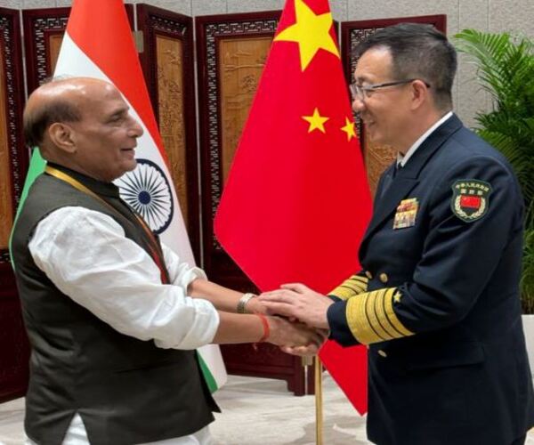 રાજનાથ સિંહ અને ચીની વિદેશ મંત્રી વચ્ચે થઈ ચર્ચા